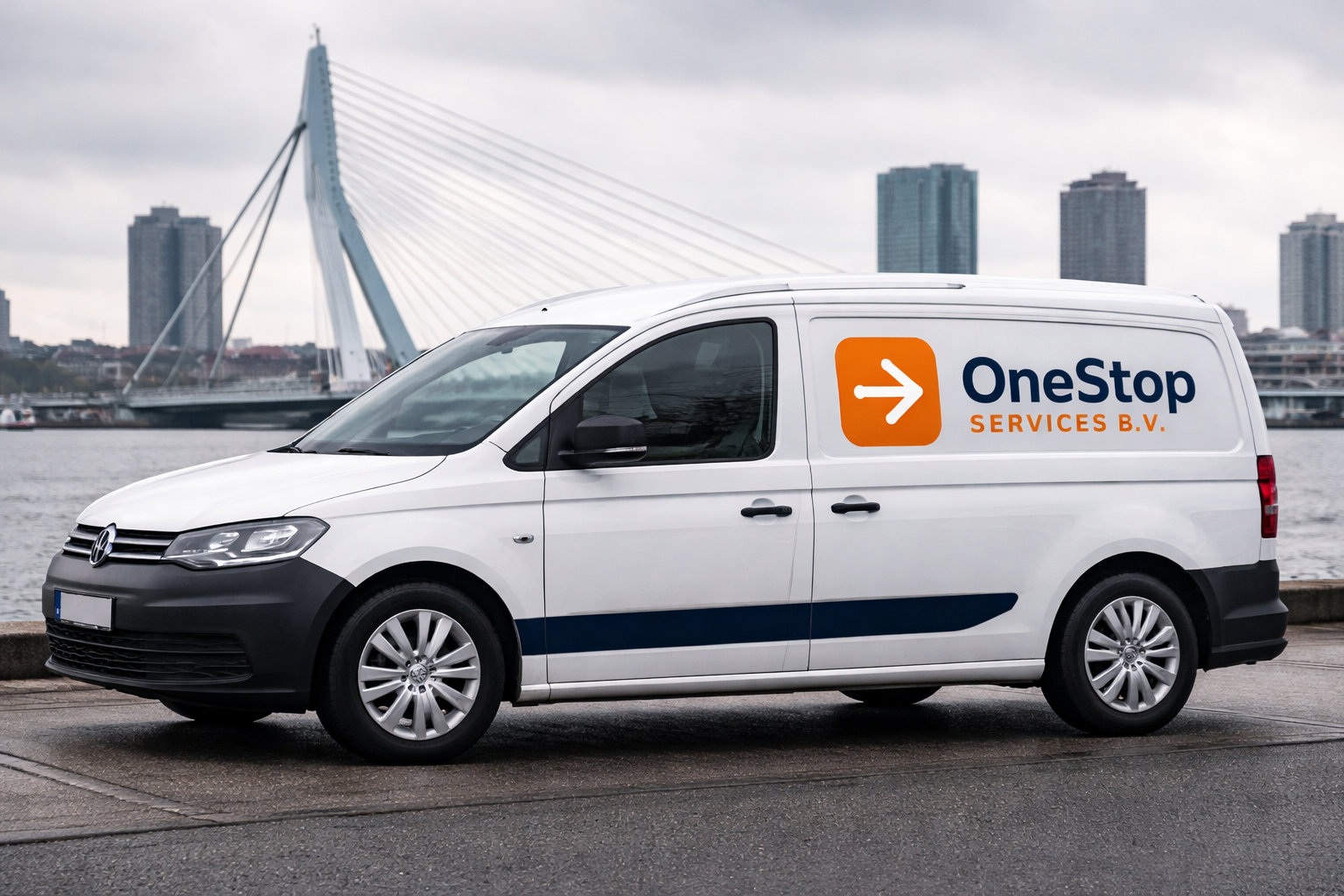 OneStop Services bezorgbus bij Erasmusbrug Rotterdam